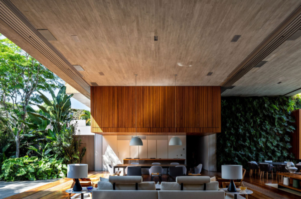 Villa Kayu Modern dengan Ruang Tamu Buka